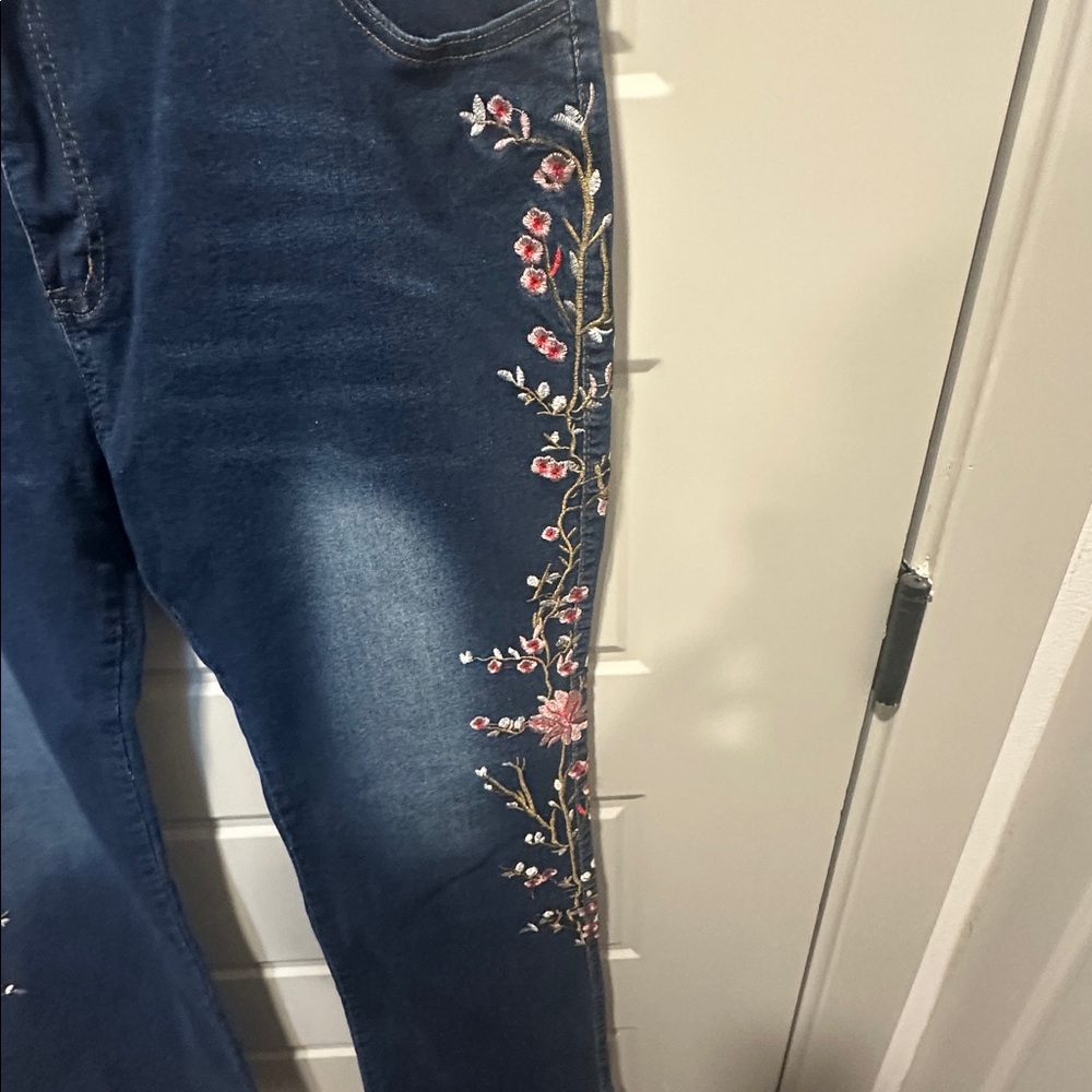 Embroidered Blue Jeans - Picture 3 of 4